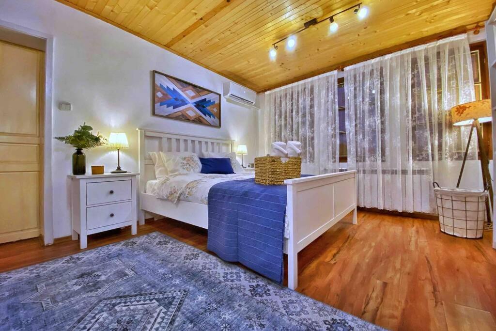 The Secret Lodge- New With Private Garage, Entire House Veliko Tŭrnovo Exterior foto